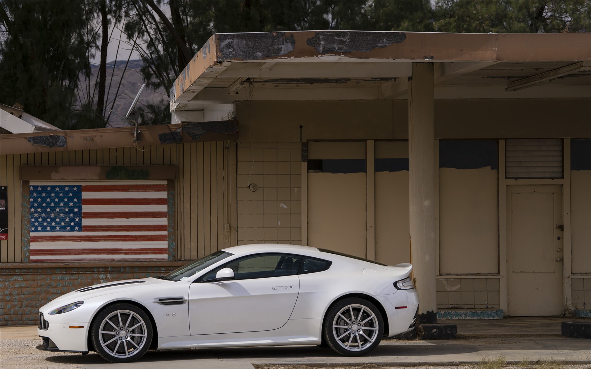Aston Martin V12 Vantage S 2014
